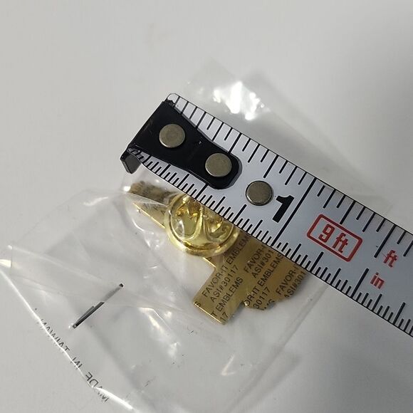 New Hampshire Souvenir Pin Simple State Shaped Lapel Style - Picture 3 of 3